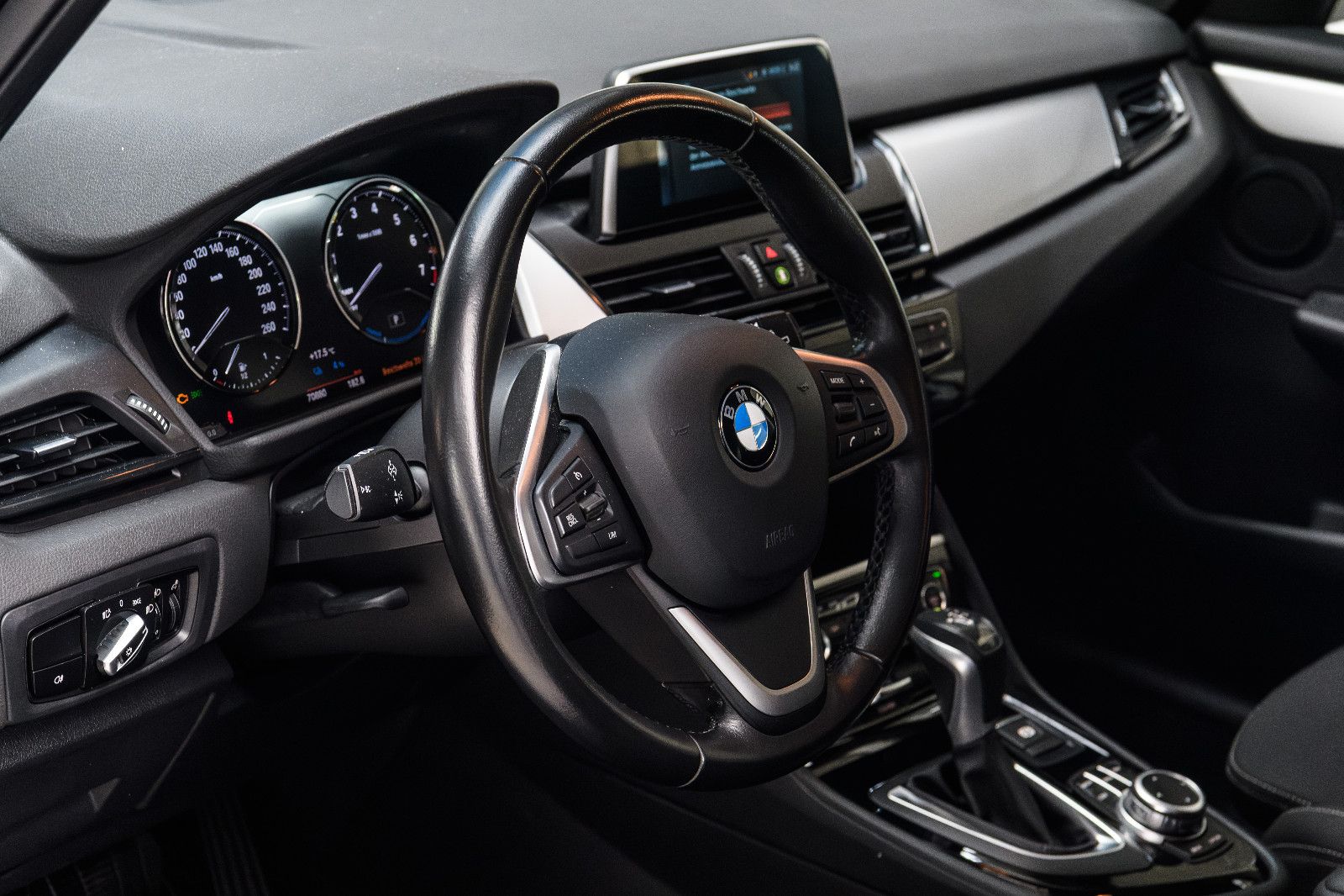 Fahrzeugabbildung BMW 2er Active Tourer 225 xe Advantage Kamera 165kw