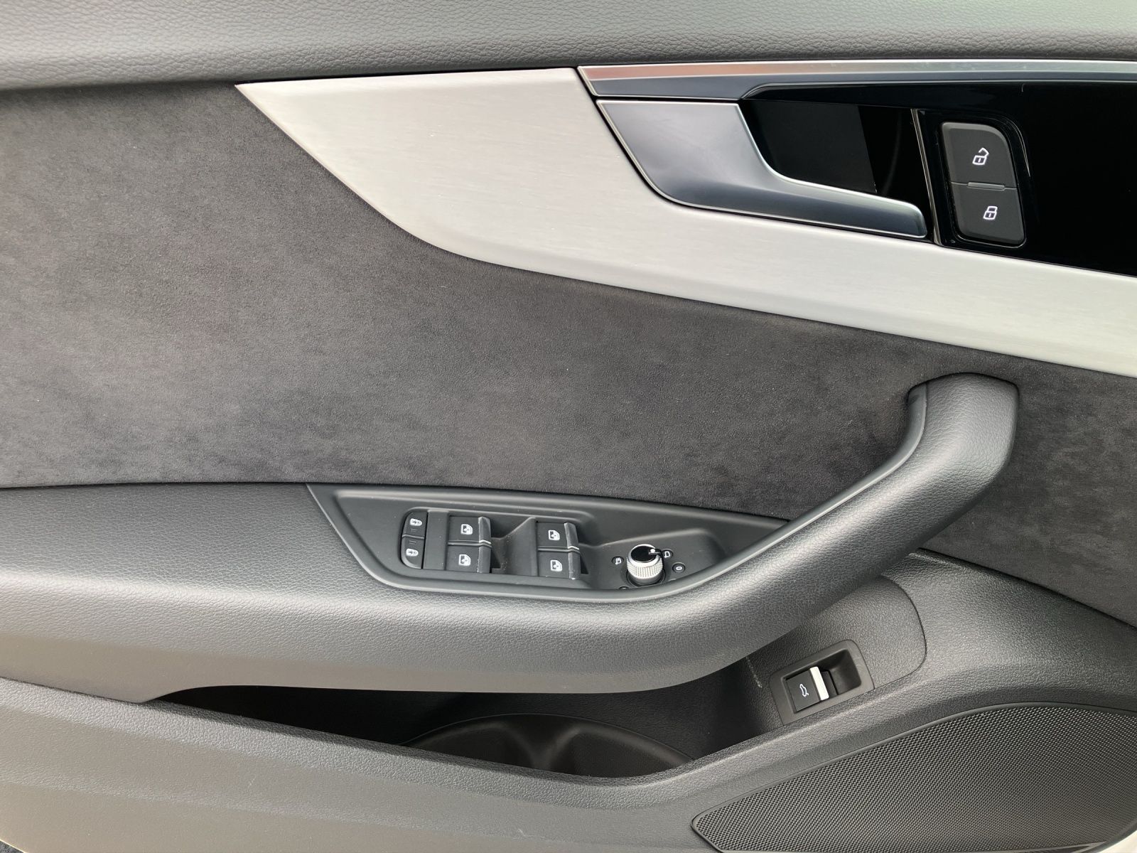 Fahrzeugabbildung Audi A5 Sportback 40 TFSI quattro S line AHZV MATRIX
