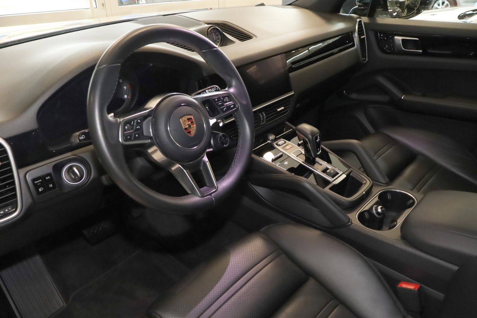 Fahrzeugabbildung Porsche Cayenne V6 Luftfederung, Panorama, ACC, Keyless