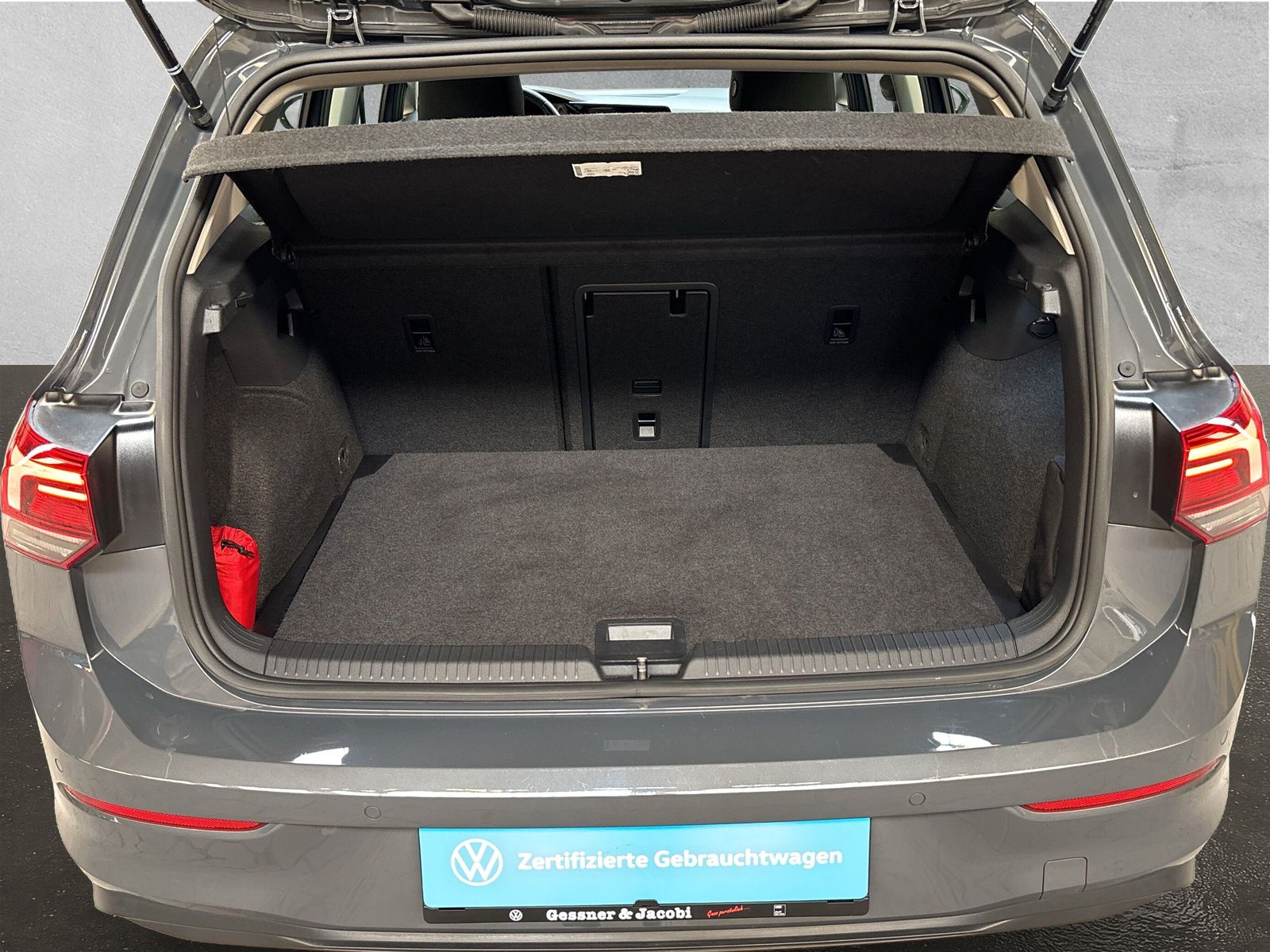 Fahrzeugabbildung Volkswagen Golf 1.0 eTSI Life ACC SHZ AppConnect
