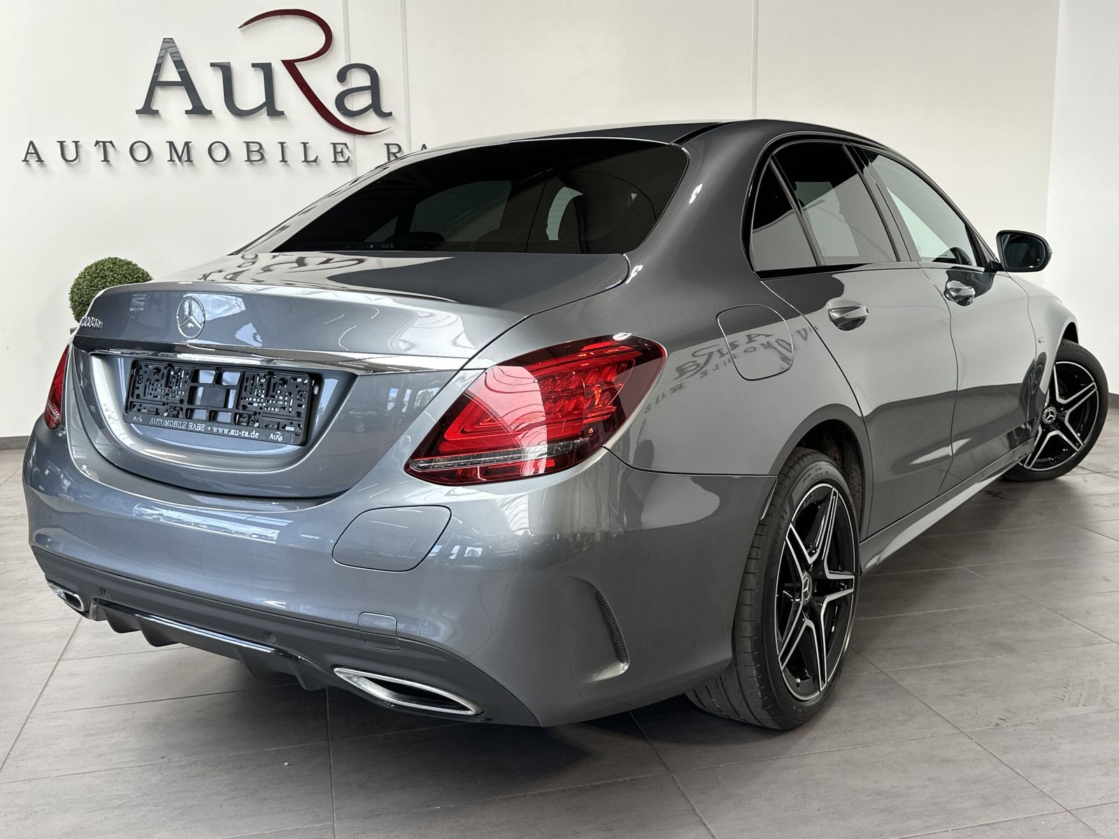 Fahrzeugabbildung Mercedes-Benz C 300de AMG-Line NIGHT-PAKET+NAV+LED+DISTRONIC