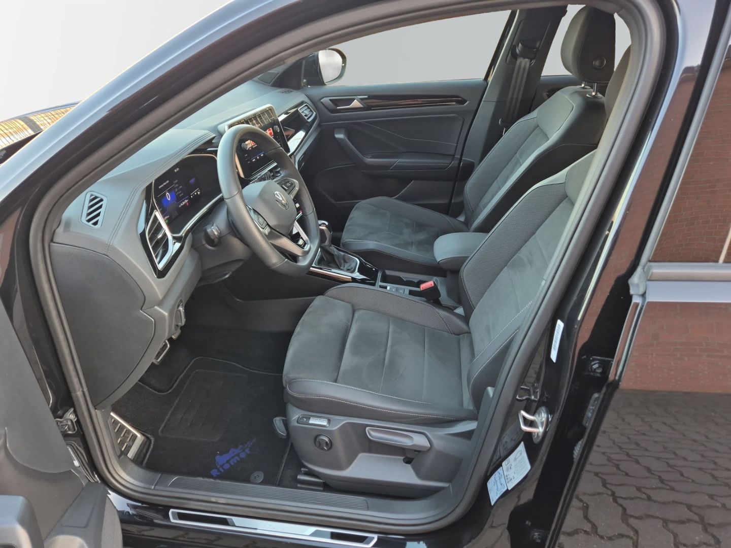 Volkswagen T-Roc R-Line 1,5 TSi DSG AHK Massage Cam Navi foto 3