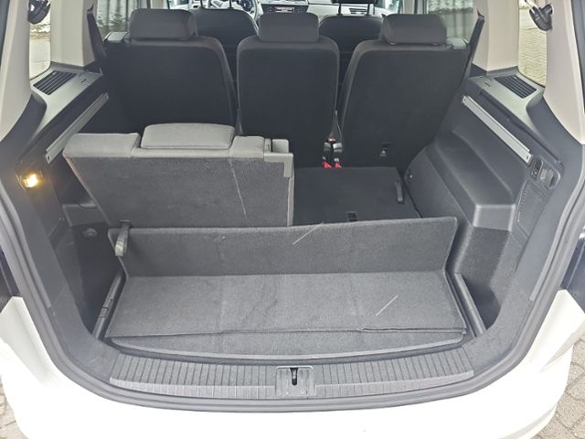 Fahrzeugabbildung Volkswagen Touran 2.0 TDI DSG COMF. KAMERA AHK TRAILER-ASSI