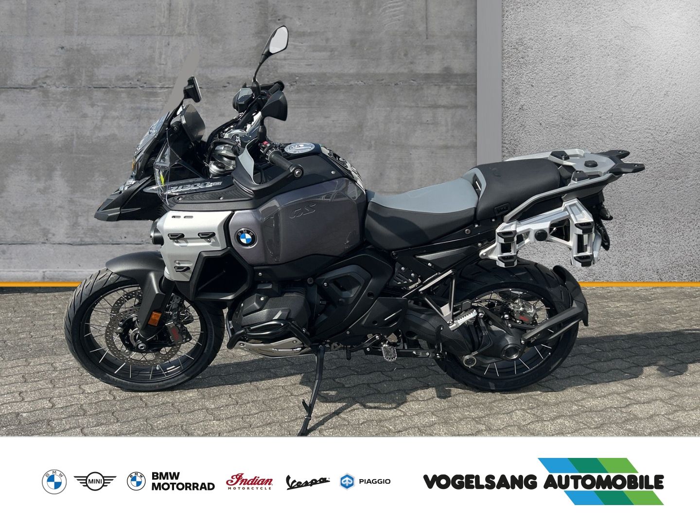 Fahrzeugabbildung BMW R 1300 GS Adventure Triple Black, Touren-Paket,