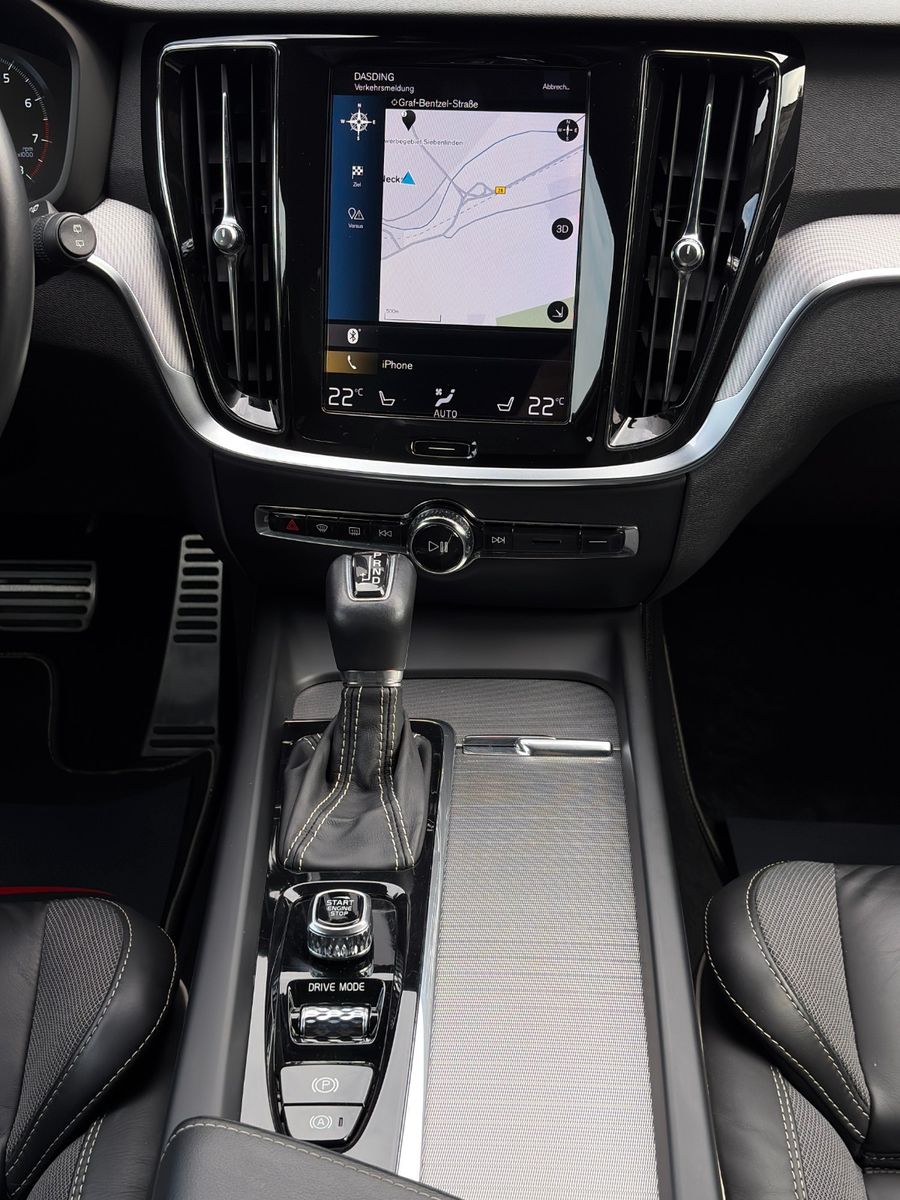 Fahrzeugabbildung Volvo V60 AWD R-Design ACC ProH&K 360° LED CarPl. Memo