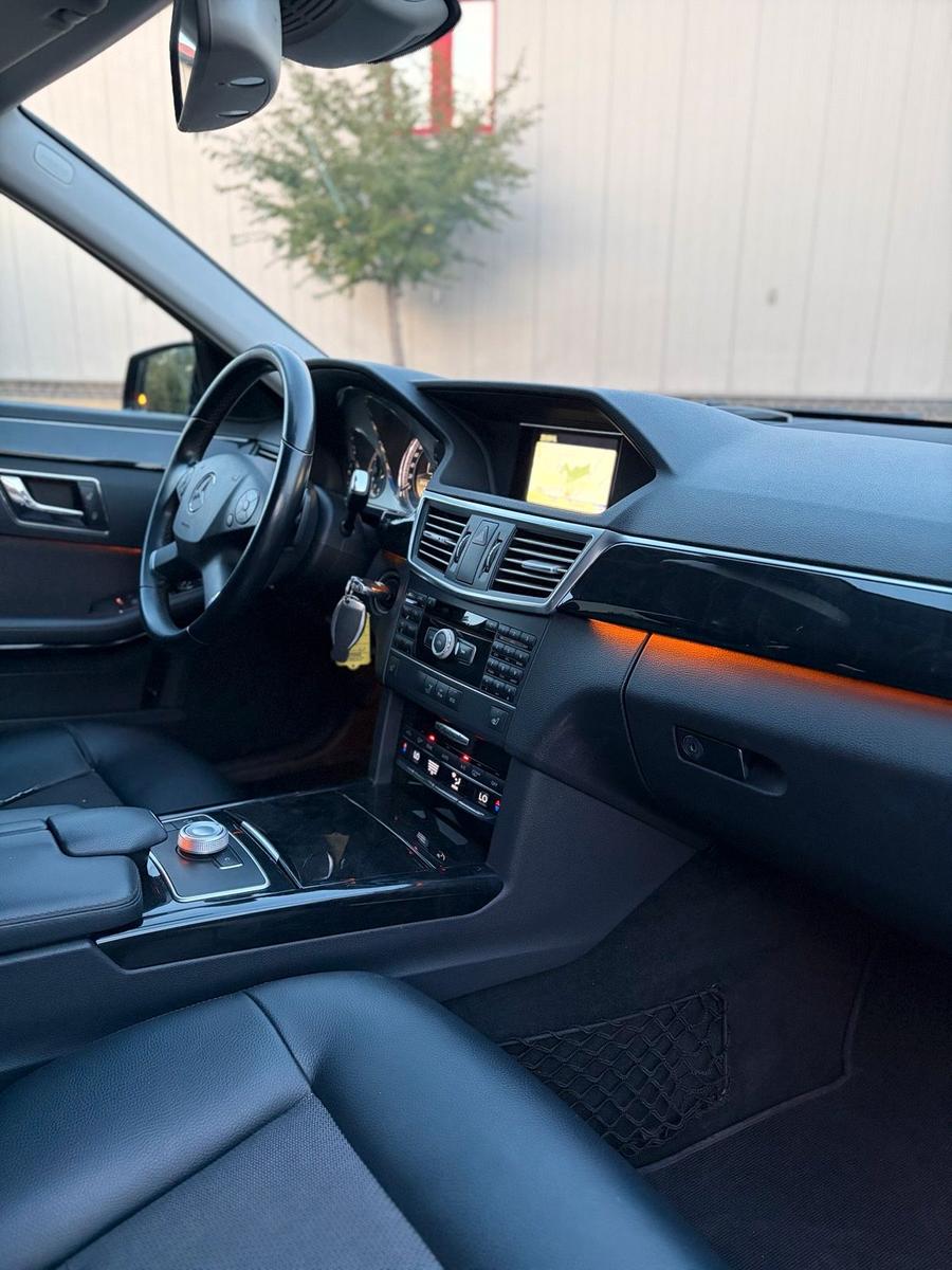 Mercedes-Benz E220 2011 — photo 14