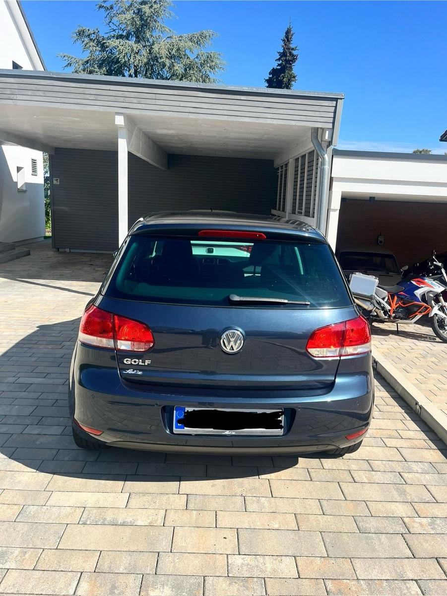 Volkswagen Golf 2012 — interior