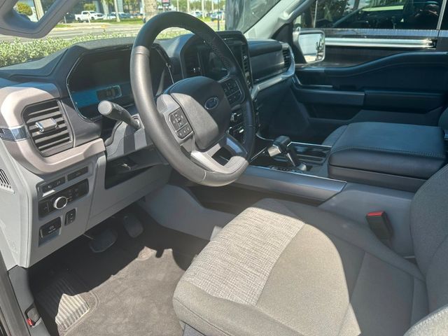 Ford F 150 Lightning SXT AWD  Elektro 2023 schwarz