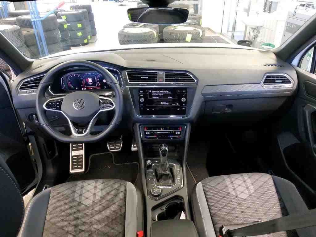 Fahrzeugabbildung Volkswagen Tiguan TSI R-Line DSG 4M Matrix AHK Navi AID ACC