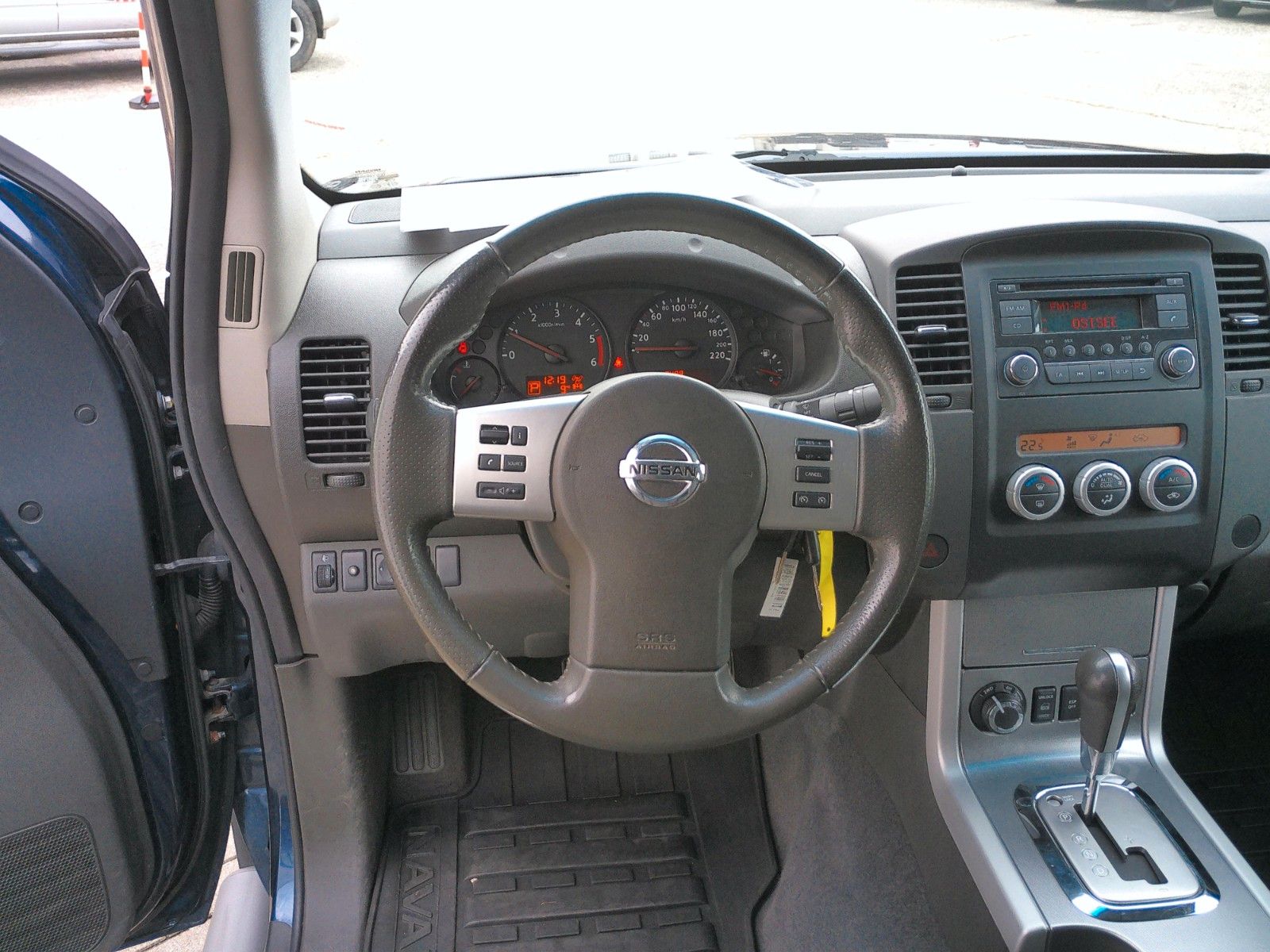 Fahrzeugabbildung Nissan Navara Pickup Double Cab LE 4X4 Hardtop