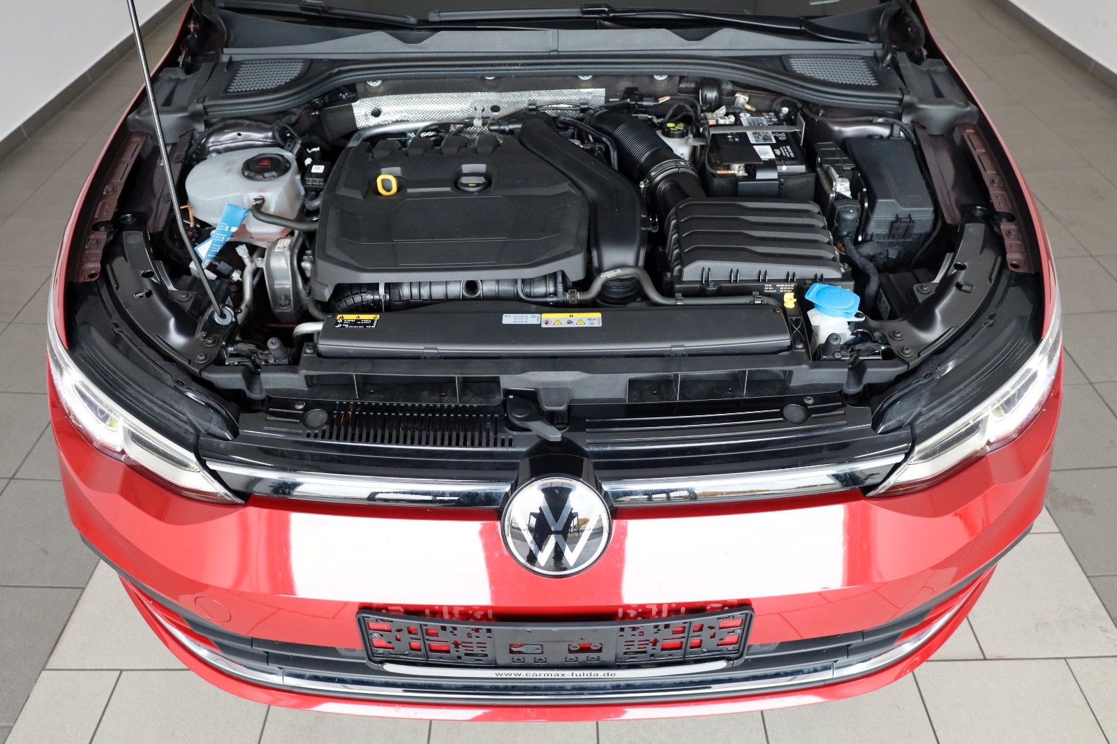 Fahrzeugabbildung Volkswagen Golf VIII Lim. Active Navi,LED,SH,PDC,ACC,SR+WR