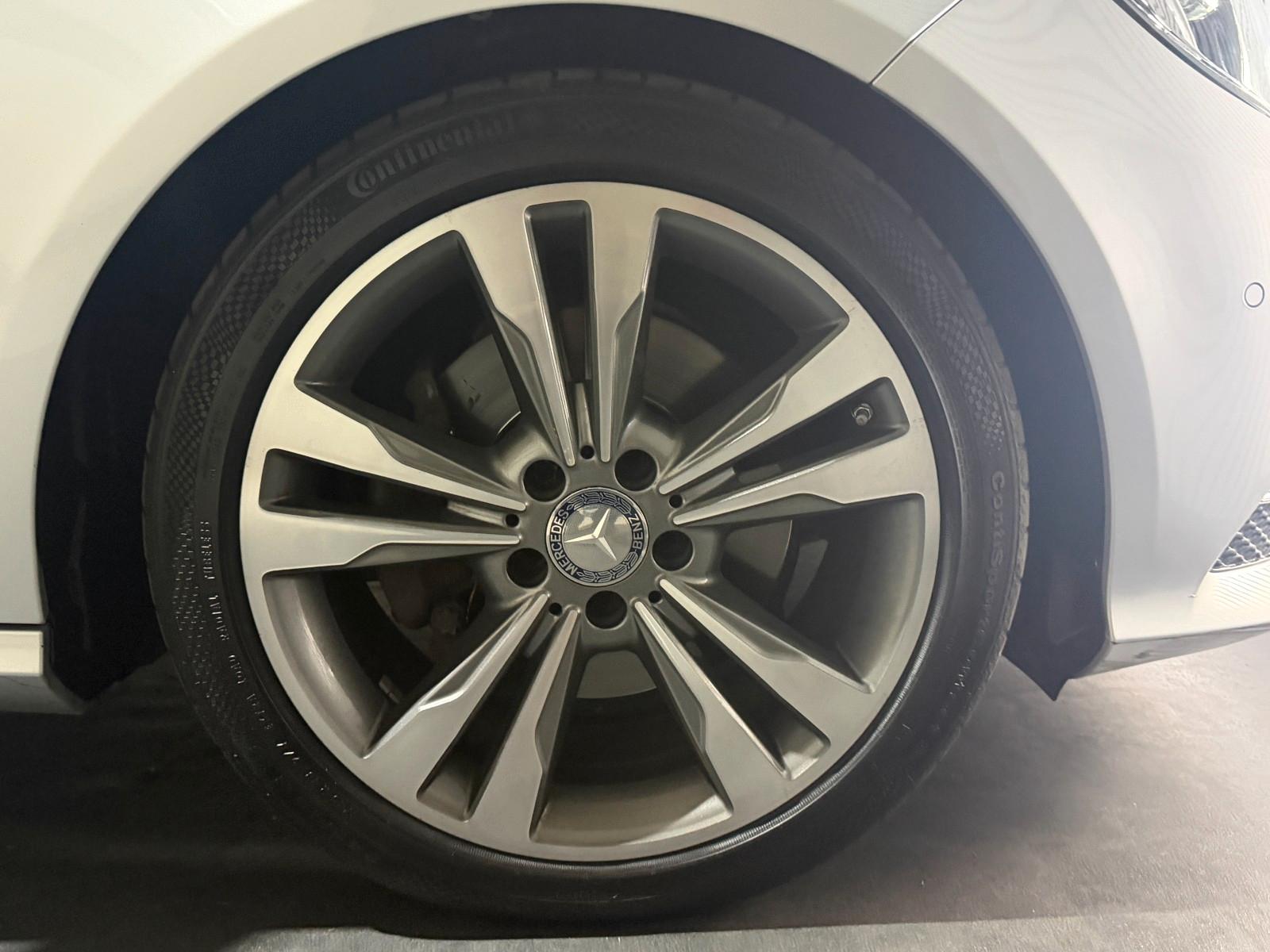 Mercedes-Benz E 300 Limousine E 300 CGI BlueEfficiency 4Matic