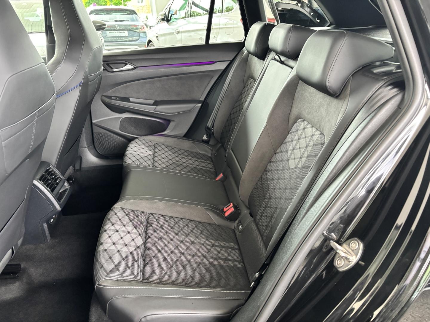 Volkswagen Golf VIII Variant 1.5 eTSI DSG R-Line ACC RFK LE, миниатюра 18