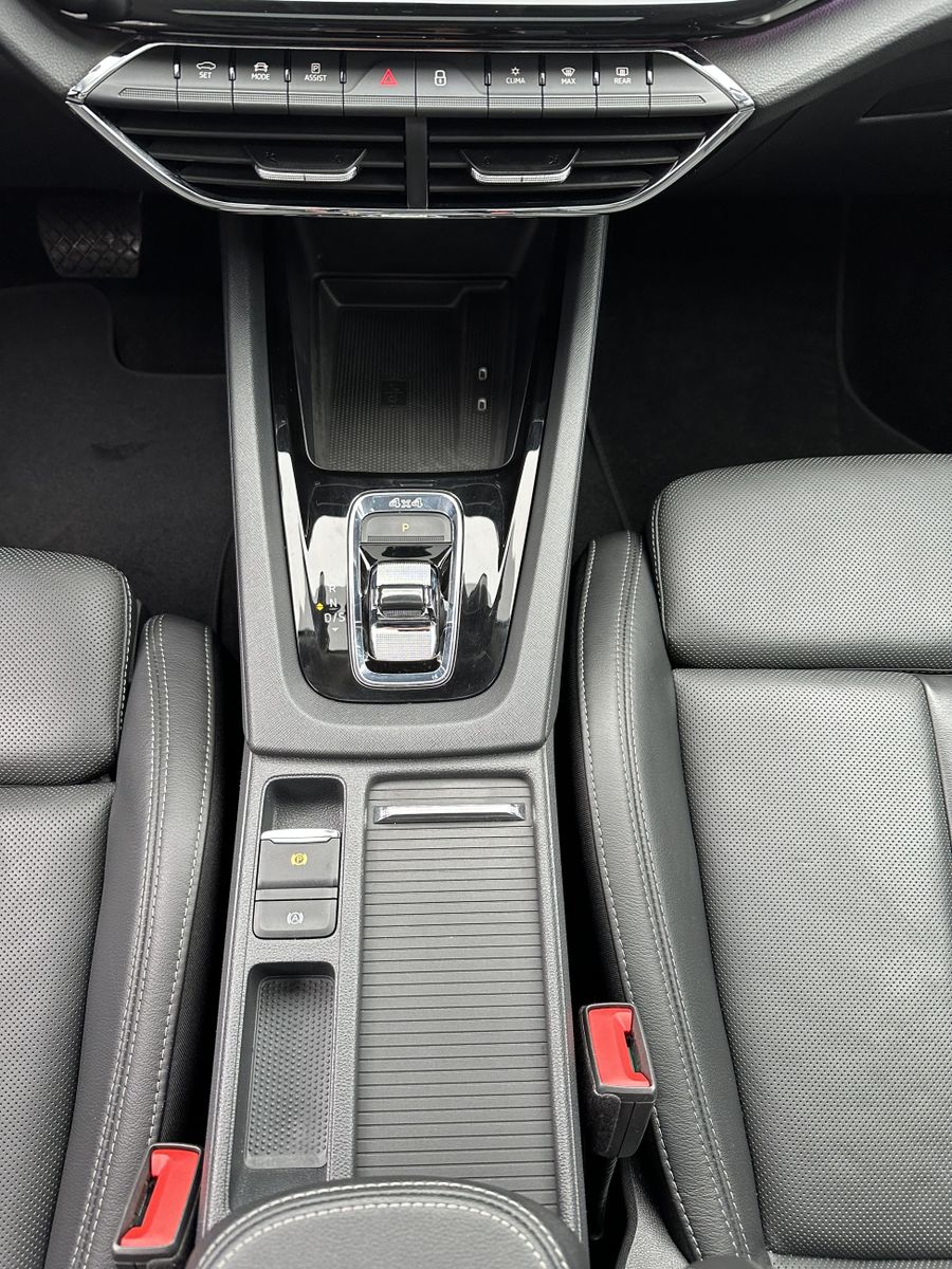 Fahrzeugabbildung SKODA Octavia Combi 2.0 TDI 4x4 Style NAV+LED+PANO+AHK
