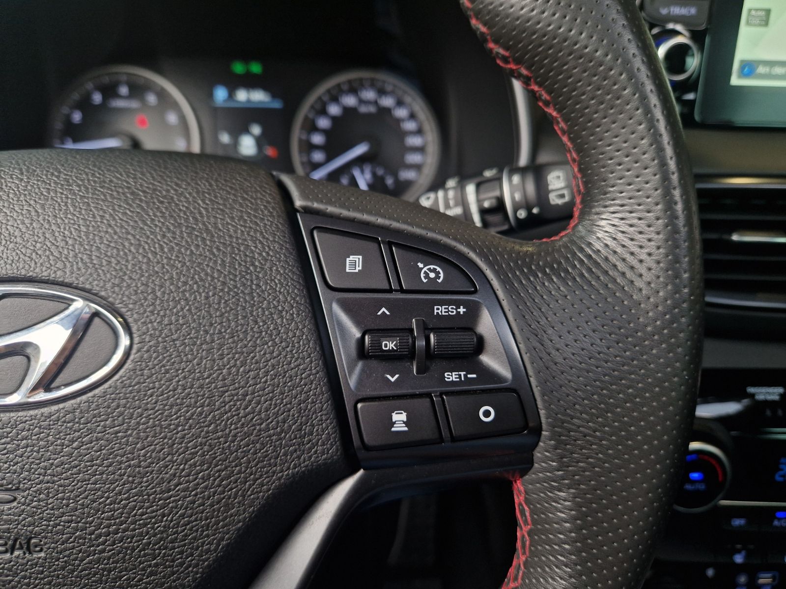 Fahrzeugabbildung Hyundai TUCSON 2WD N-Line PANO LED