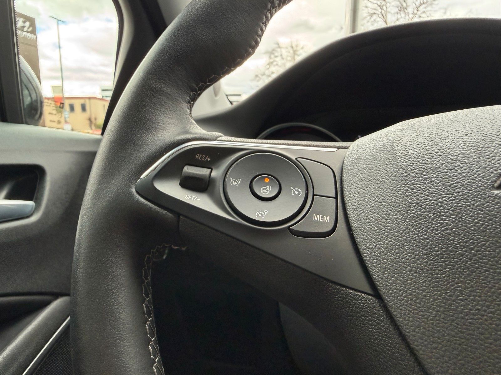 Fahrzeugabbildung Opel Crossland Elegance 110PS NAVI/Kamera/LED!