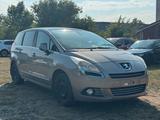 Peugeot 5008 Premium /Pano/7-Stizer/SHZ/AH... - Peugeot 5008 Premium mit Benzin-Antrieb