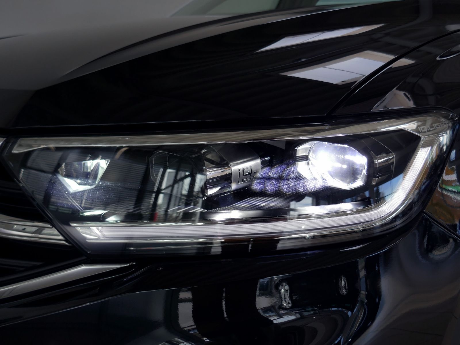 Fahrzeugabbildung Volkswagen T-Roc Style 1.5 TSI DSG | LED AHK RFK ACC