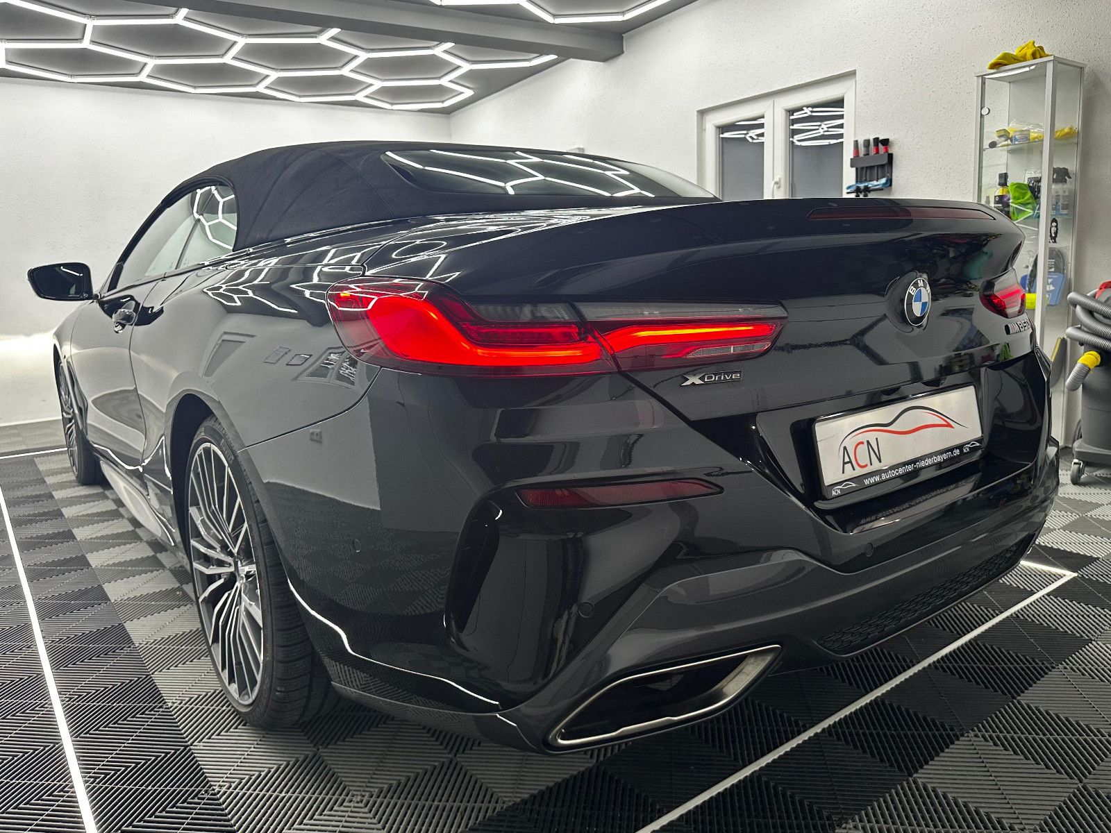 Fahrzeugabbildung BMW M850i Cabrio/NACKEN HZG/PARK ASS+/SOFT CL/DE FZG