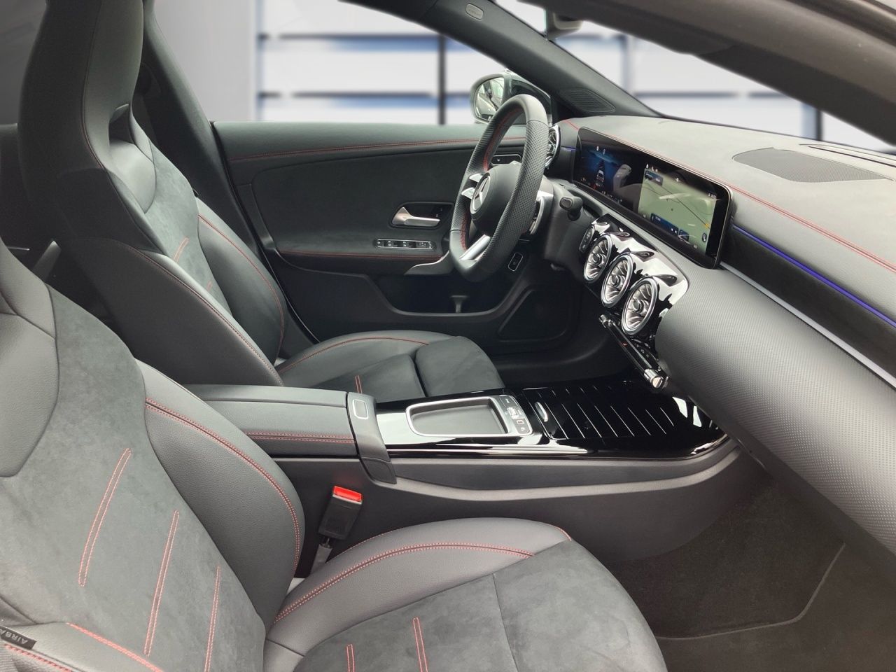 Fahrzeugabbildung Mercedes-Benz CLA 180 SB AMG+NIGHT+AHK+KAMERA+LENKRADHEIZ+