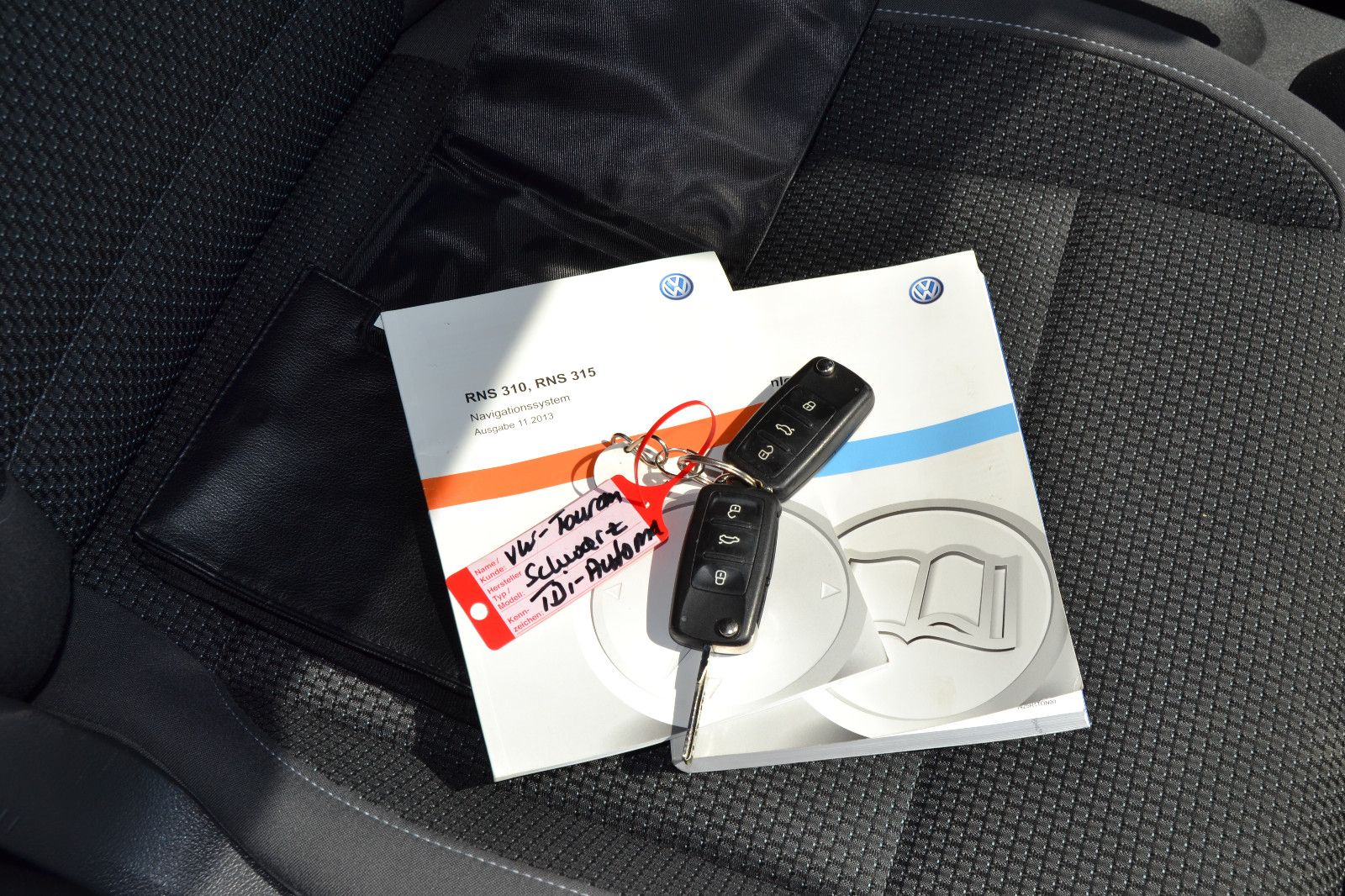 Fahrzeugabbildung Volkswagen Touran Comfortline BMT/AUTOMATIK/NAVIGATION/AHK/