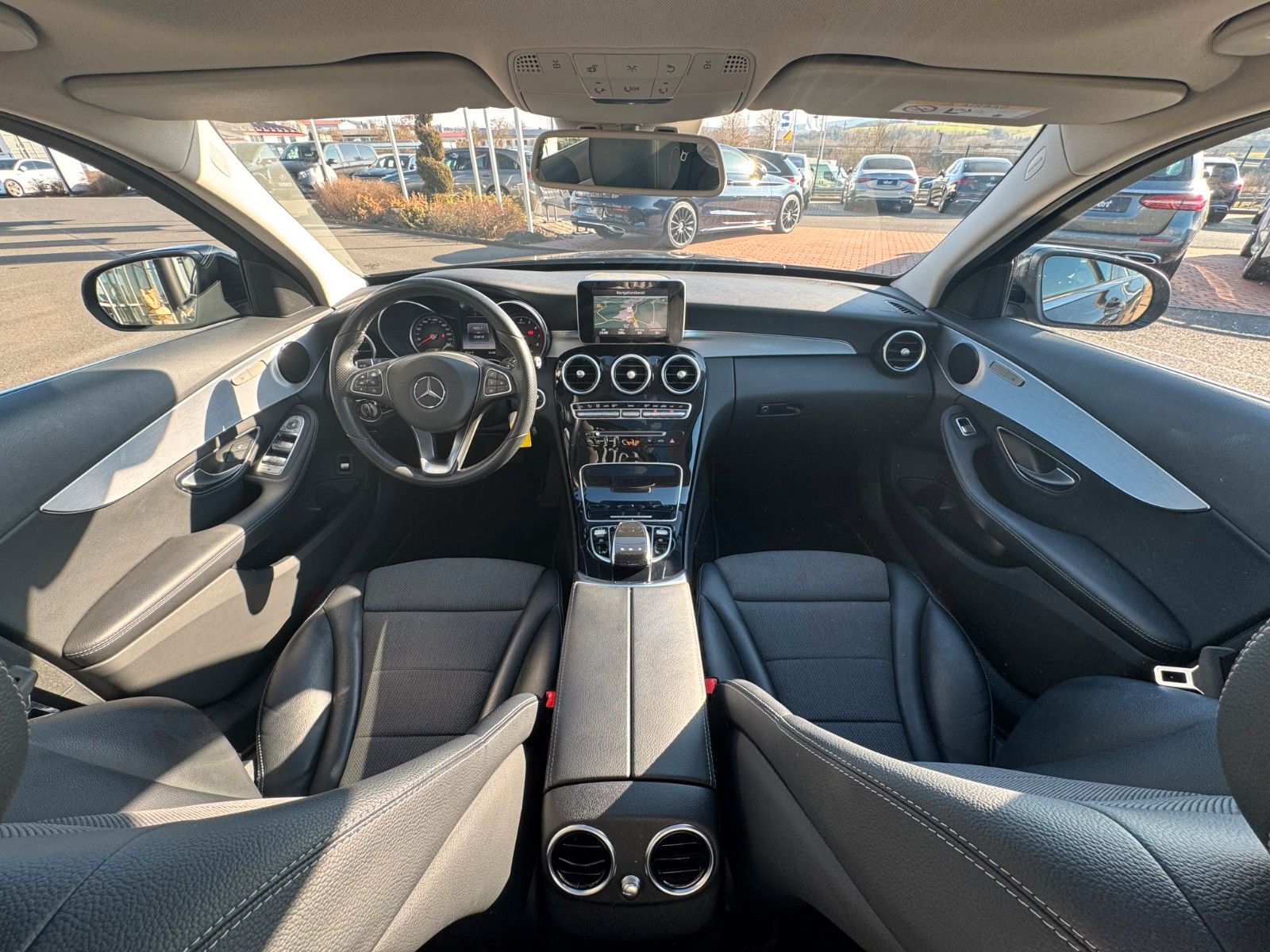 Fahrzeugabbildung Mercedes-Benz C 200 4M Avantgarde+Pano+AHK+Ambiente+LED