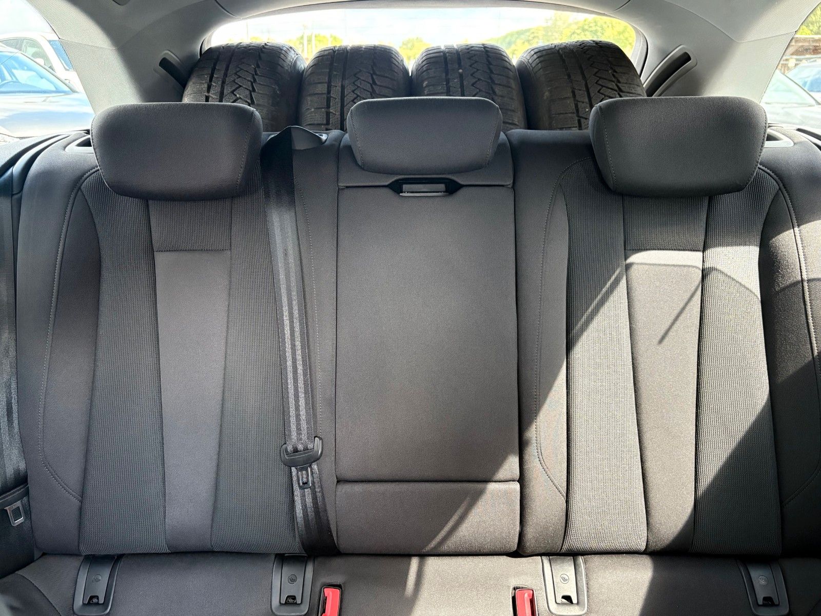 Fahrzeugabbildung Audi A4 Avant 35 TDI basis Navi AHK 1.HAND LED SPORTS