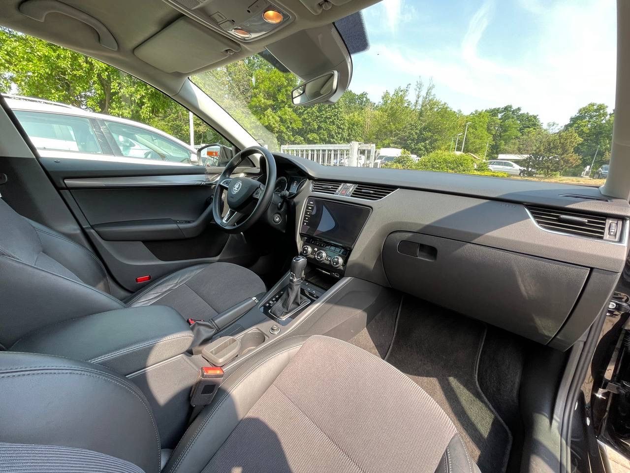 Fahrzeugabbildung SKODA Octavia 2.0 TDI  Style*StHz*Navi*SmartLink*ACC*