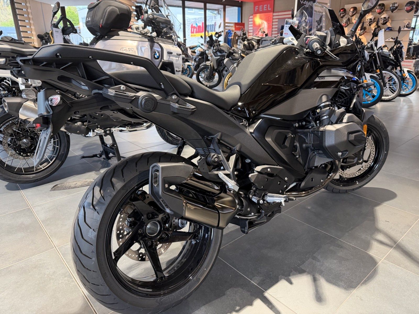 Fahrzeugabbildung BMW R 1300 RS ASA Triple Black 4 Pakete