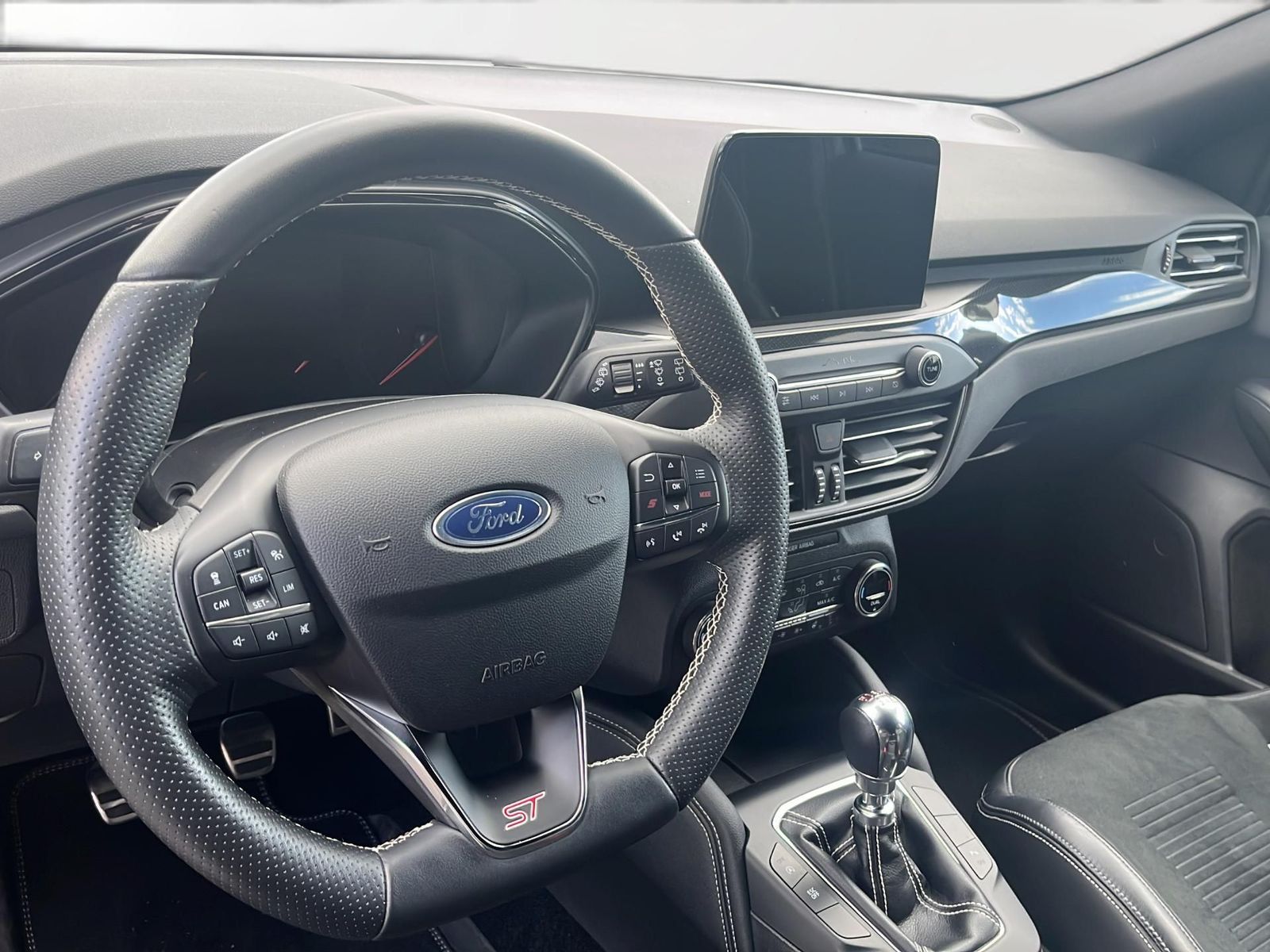 Fahrzeugabbildung Ford Focus ST 2.3 EcoBoost *ACC*RFK*LED*DAB*