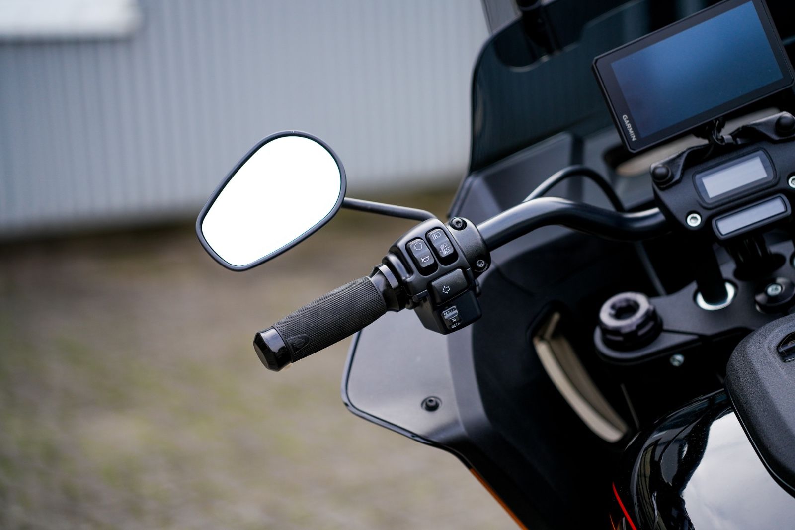 Fahrzeugabbildung Harley-Davidson FXLRST Low Rider ST 117 - HeinzBikes Clubstyle