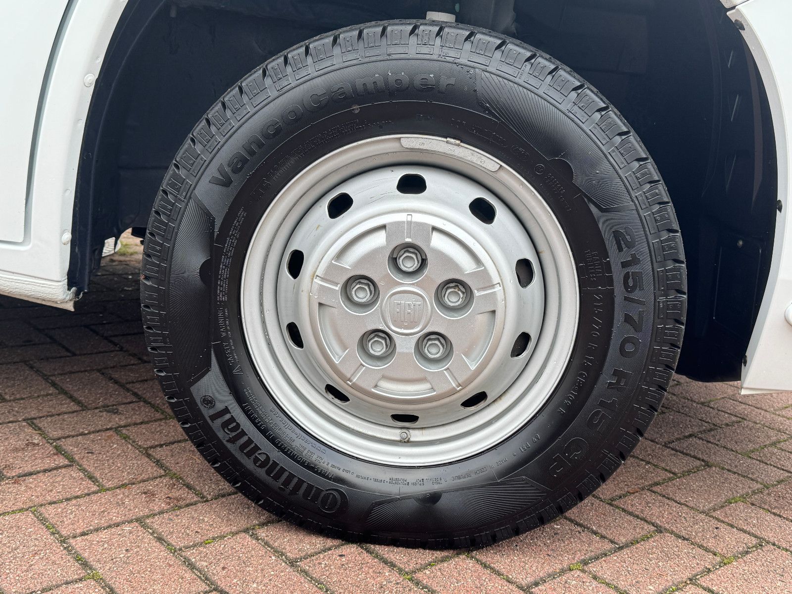 Fahrzeugabbildung Bürstner Lyseo TD A 700 FIAT 6 Schlafplätze SAT KAMERA