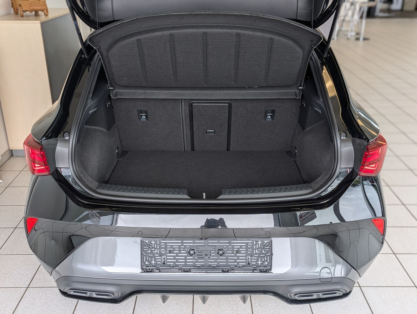 CUPRA Leon 1.5 eTSI Dynamic Edge-Paket Assist-XL Memor - Image 16