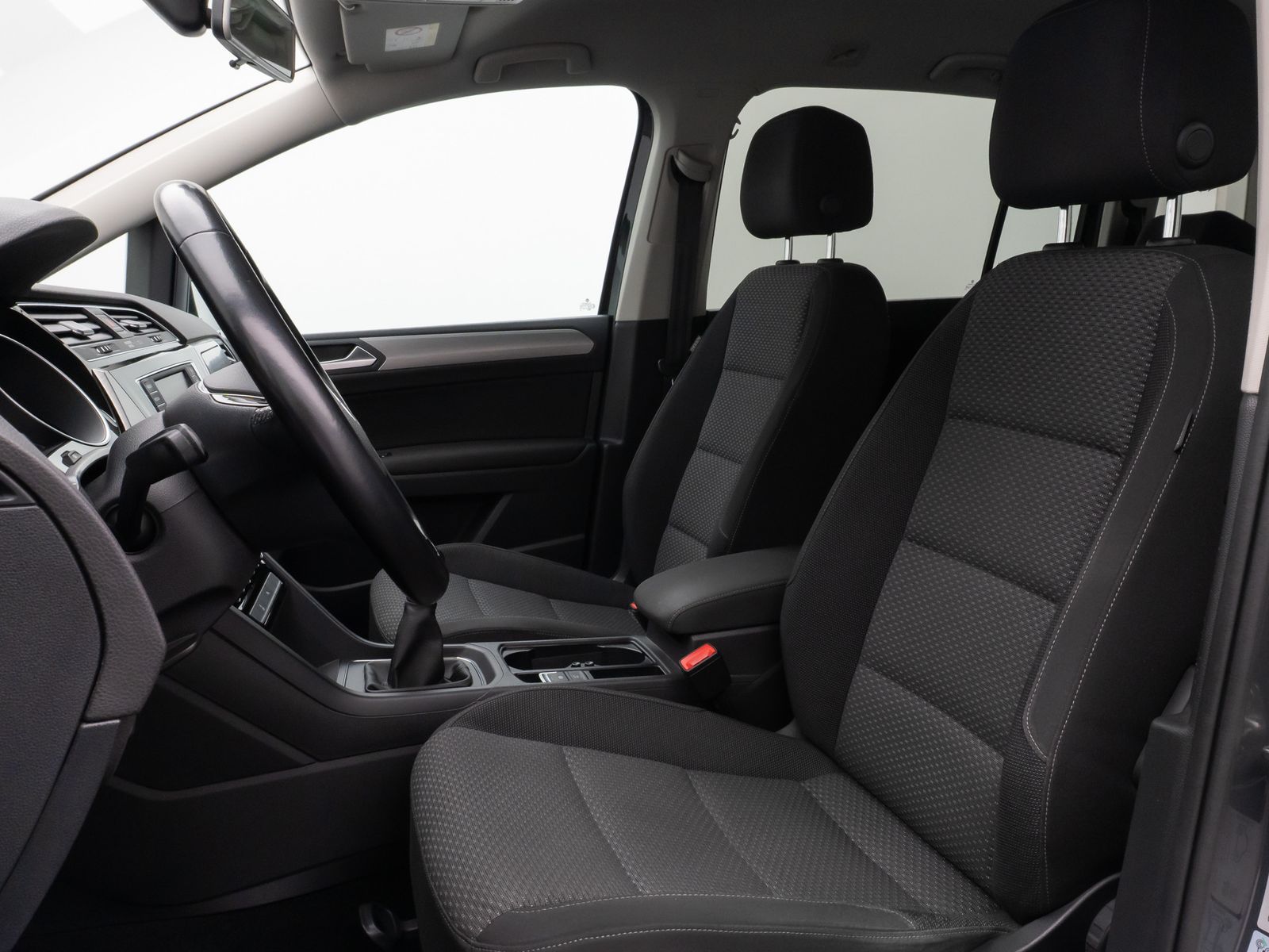 Fahrzeugabbildung Volkswagen Touran 2.0 TDI BMT Navi Stzhz ACC PDC AHK 8fach