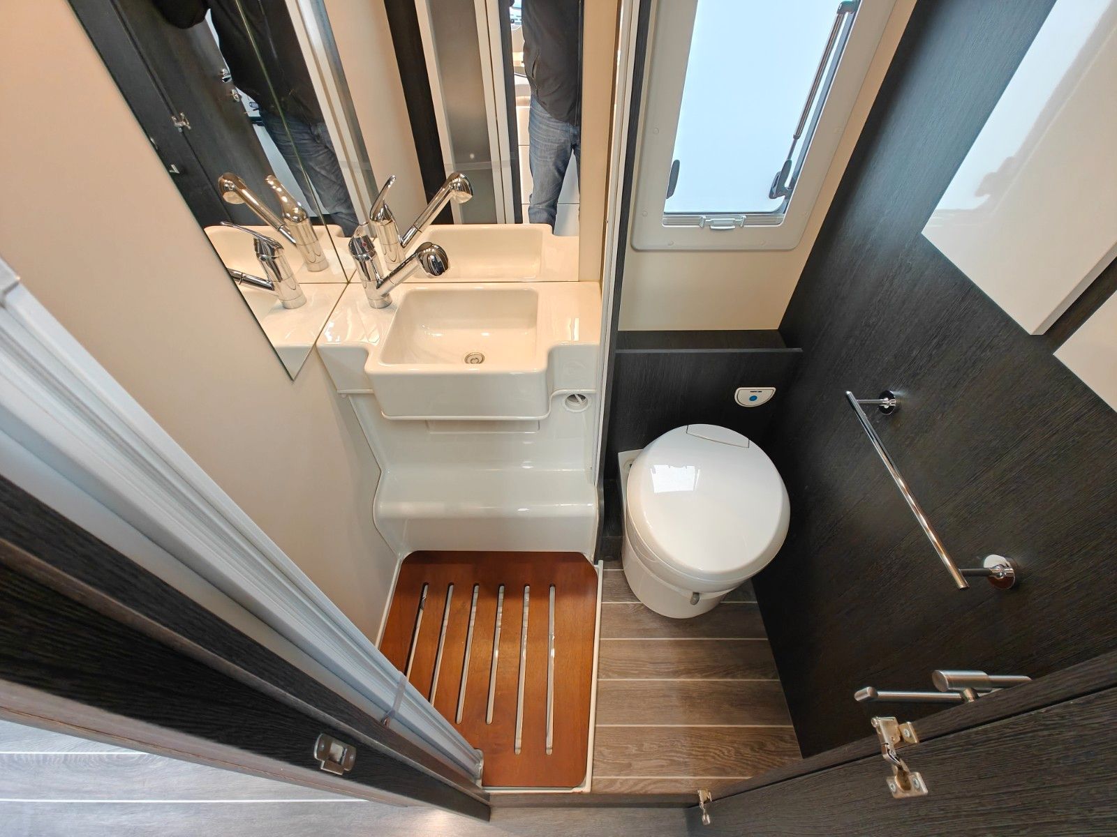 Fahrzeugabbildung Roller Team Kronos 230 TL - Dachklima, Lithium, Solar -