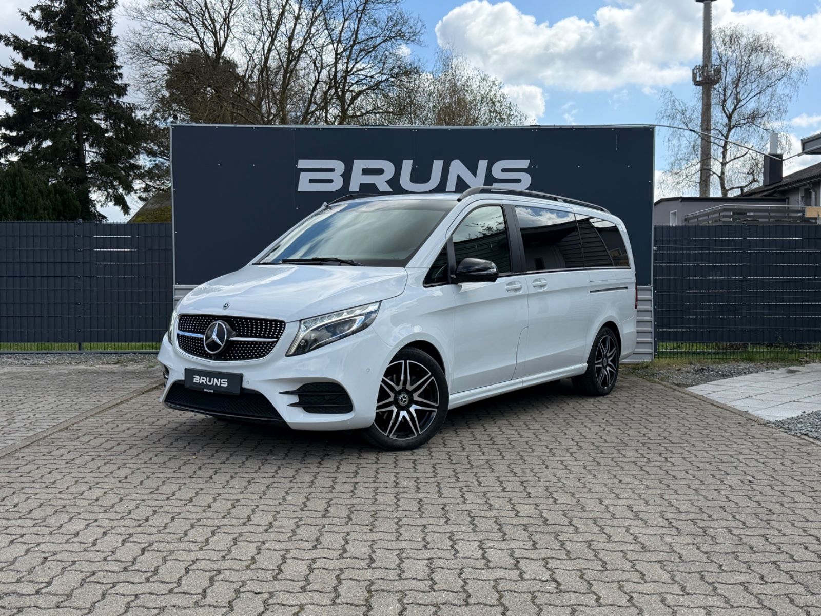 MERCEDES-BENZ V300 d AVANTGARDE EDITION lang AMG STH 360 Leder
