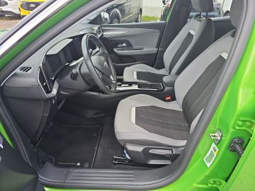Bild 9 Opel Mokka e Elegance Digitales Cockpit LED Apple Car