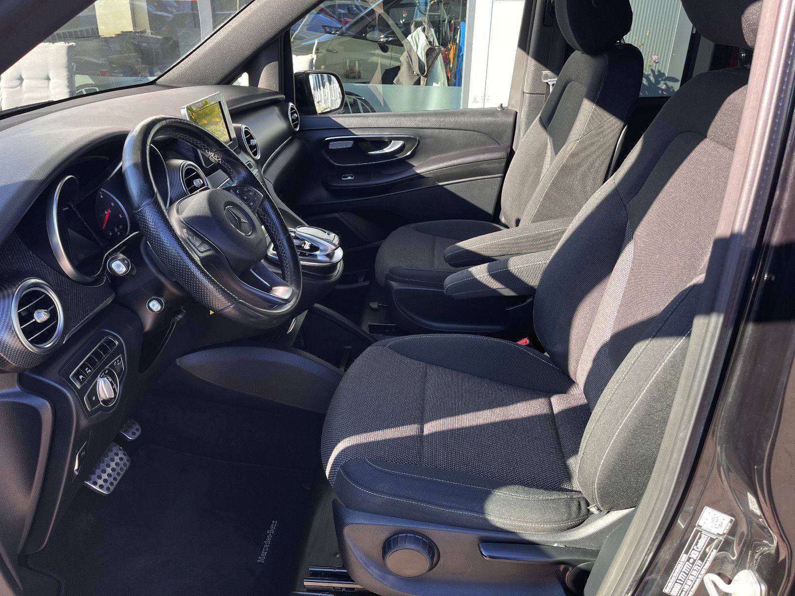 Fahrzeugabbildung Mercedes-Benz V 250 Edition lang AMG-Line