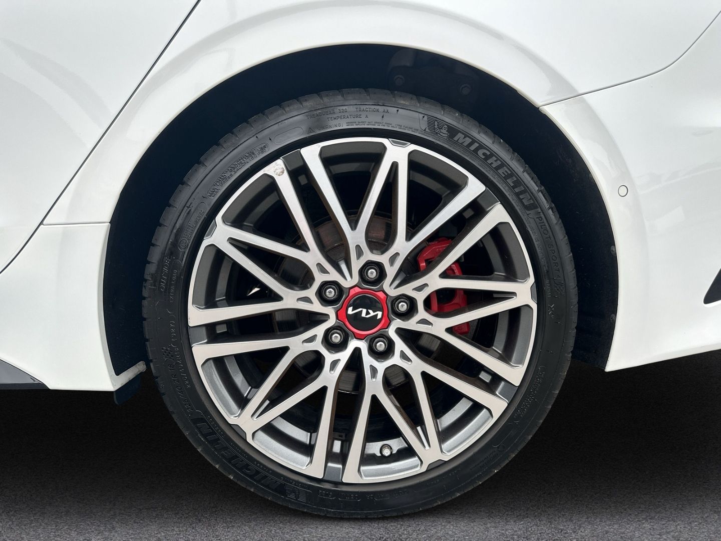 Fahrzeugabbildung Kia ProCeed GT 1.6 T-GDI+El. Panodach+Navi+Leder+Dig