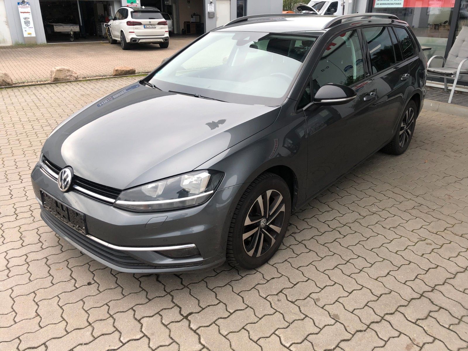 Fahrzeugabbildung Volkswagen Golf VII Variant IQ.DRIVE Seitenschaden