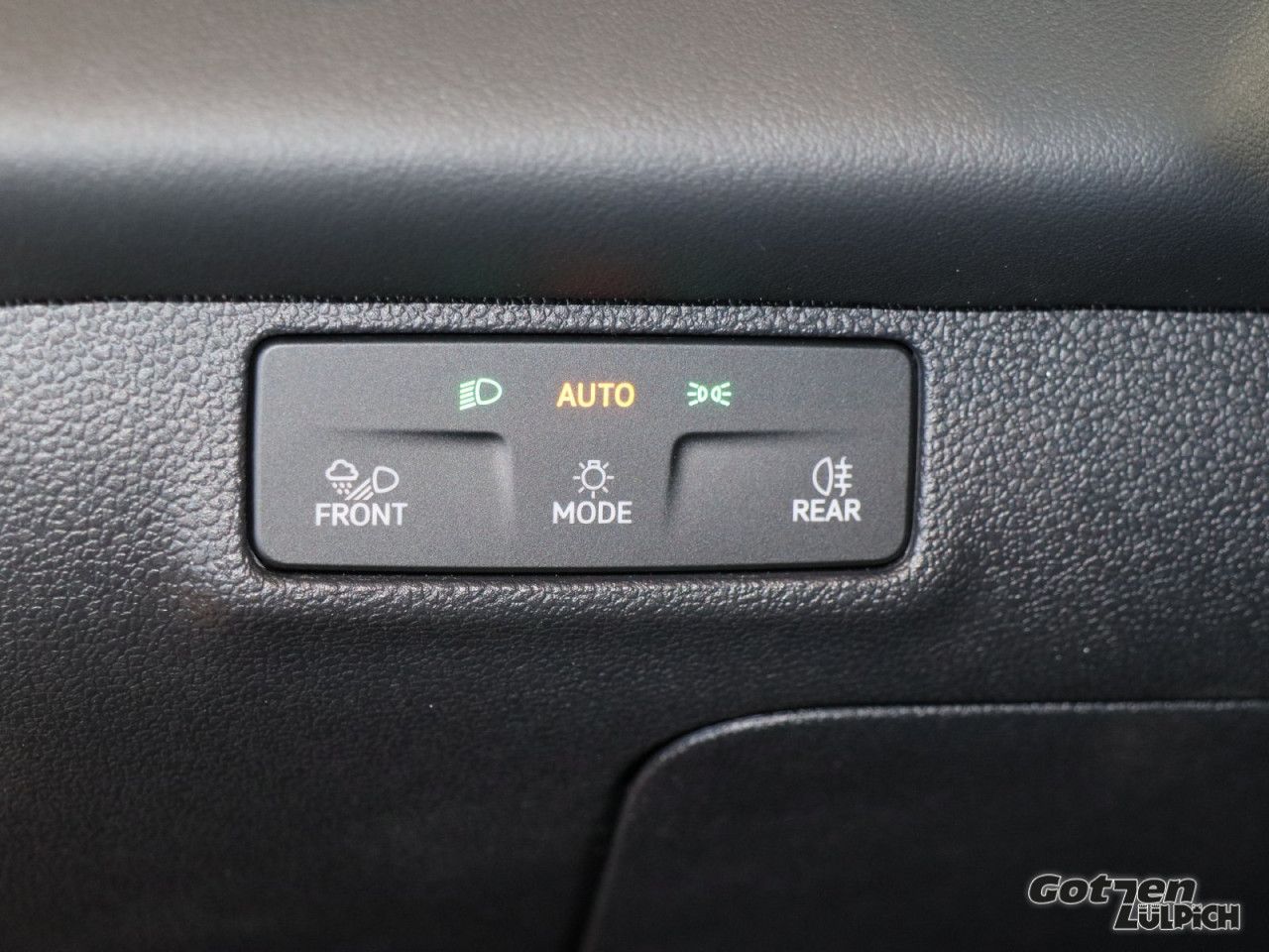 Fahrzeugabbildung Volkswagen T-Roc R-Line 1,5TSI LED-Matrix AHK DSG Navi Easy