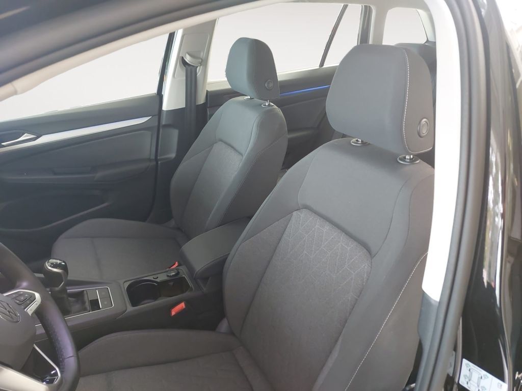 Fahrzeugabbildung Volkswagen Golf Variant 1.5 TSI Life Standheizung AHZV