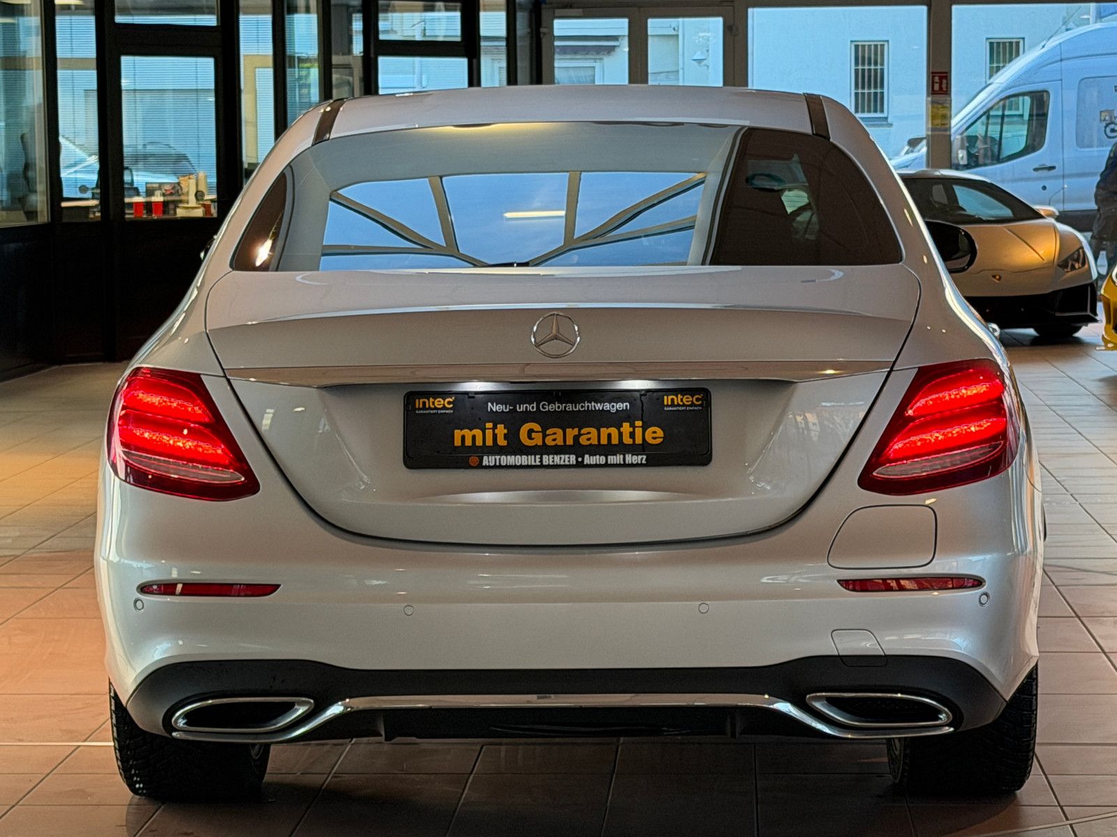 Fahrzeugabbildung Mercedes-Benz E 300 de/AMG/HEAD-UP/VIRTUAL/AMBIENTE/BURMESTER/