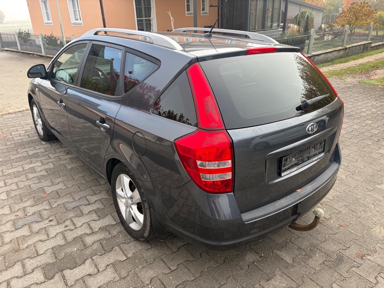 Kia cee'd 2010 — photo 12