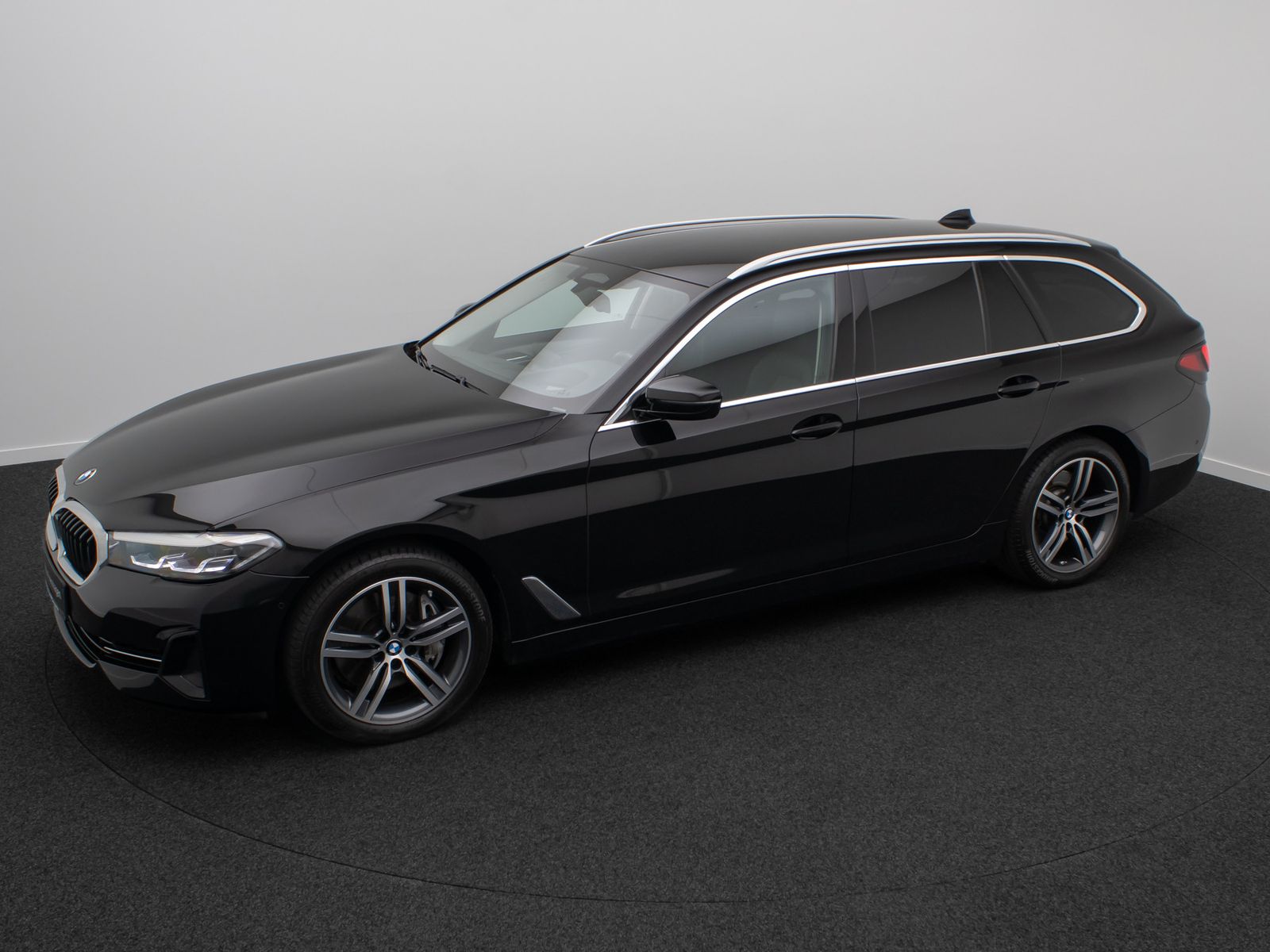 Fahrzeugabbildung BMW 530d xD ACC HUD DAB Kamera AHK Alarm H/K Sport