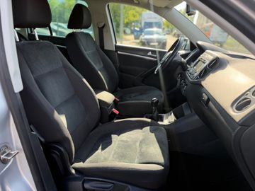 Volkswagen Tiguan - 12
