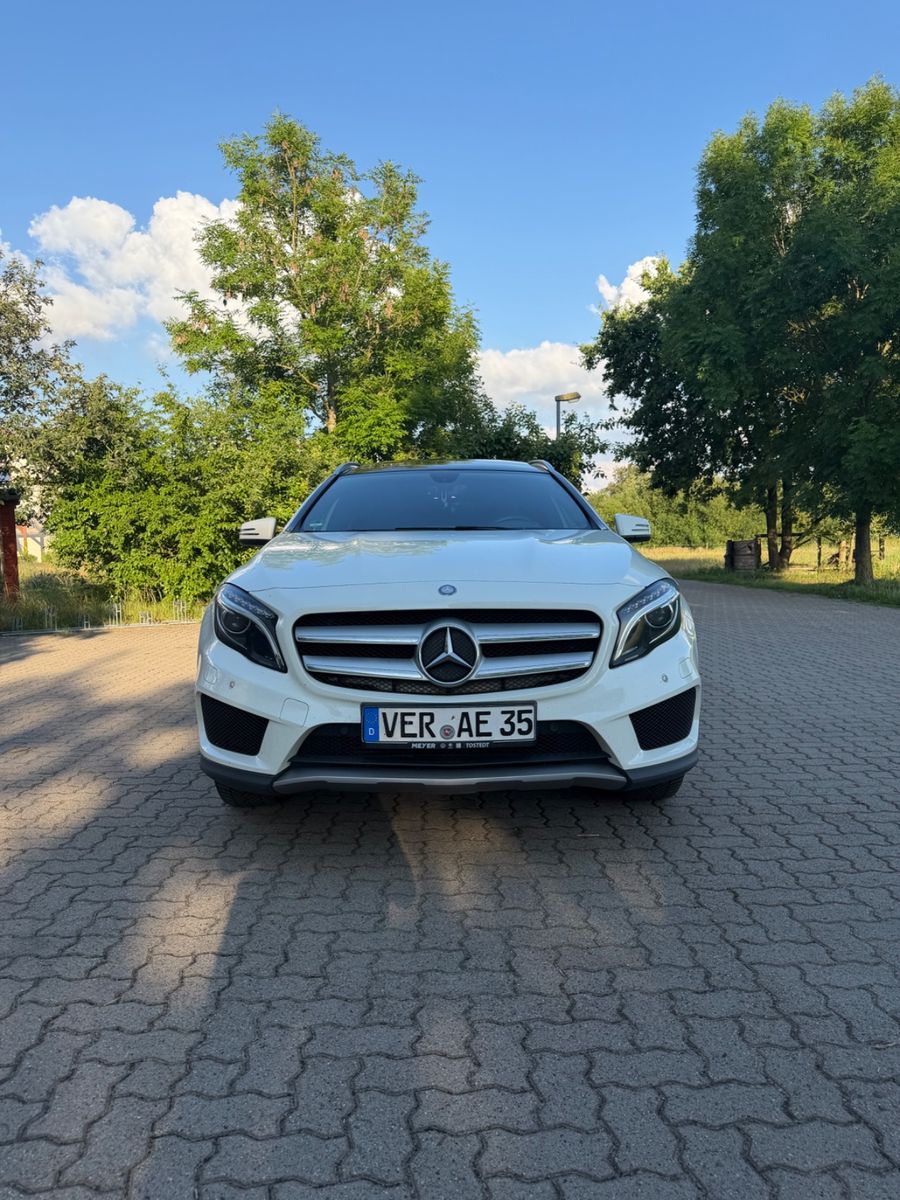 MERCEDES-BENZ GLA 250 4MATIC DCT -