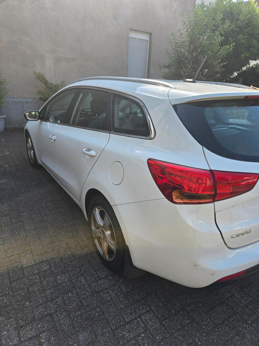 Kia cee'd 2012 — photo 5