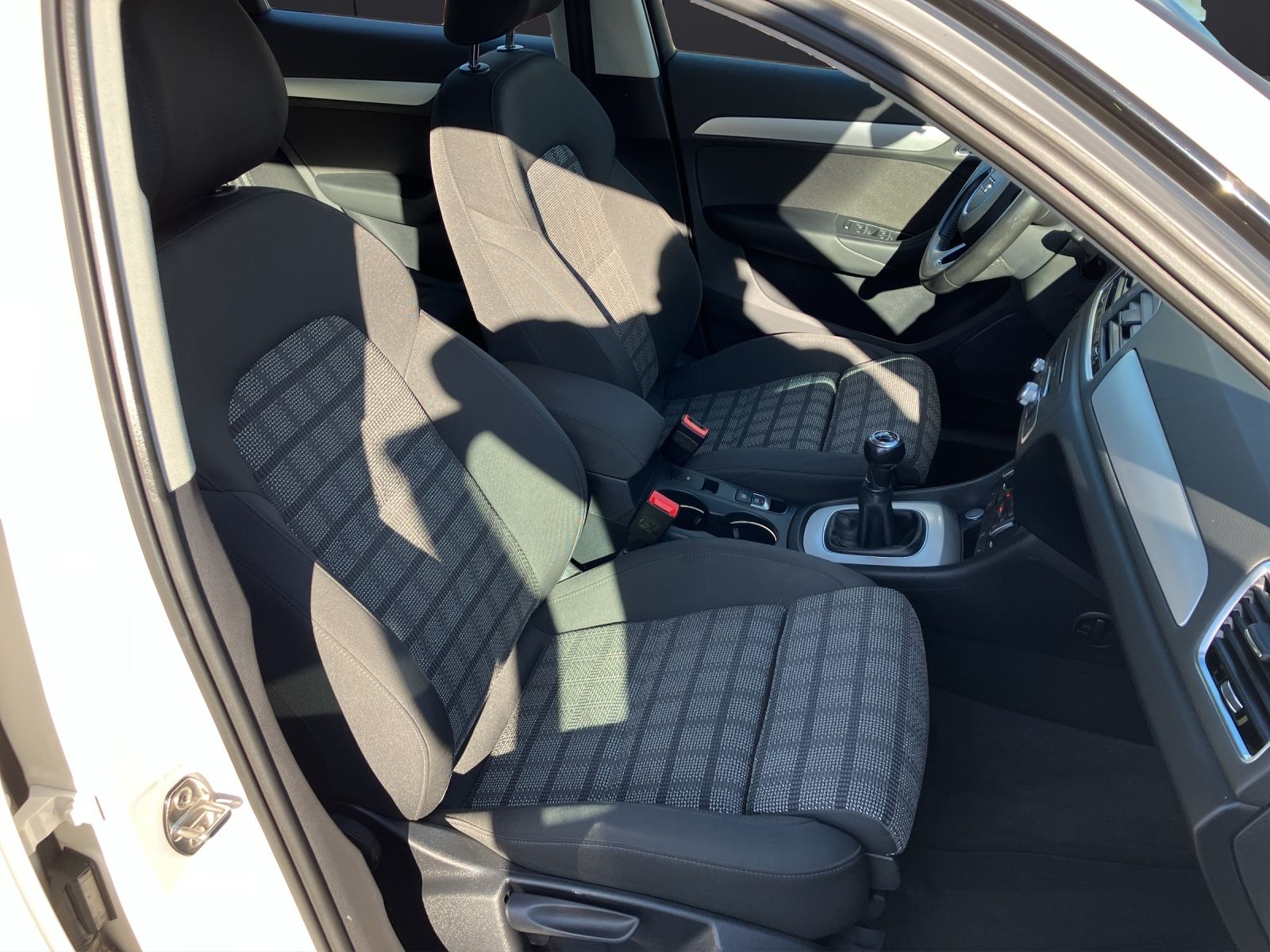 Fahrzeugabbildung Audi Q3 2.0 TDI sport AHK Xenon SHZ