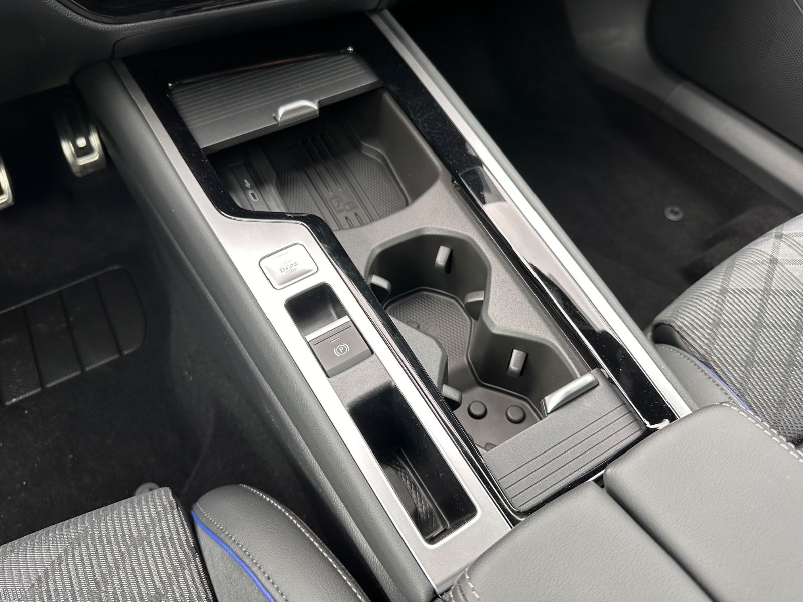 Fahrzeugabbildung Volkswagen Passat Variant 2.0 TDI 4M R-Line Matrix/AHK/Navi